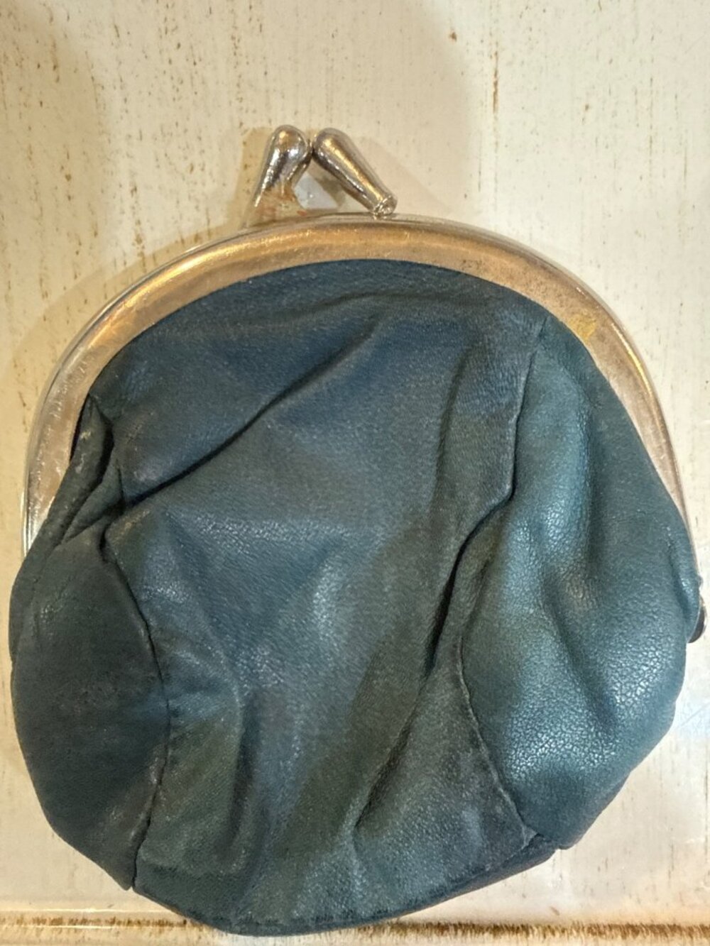 Vintage Worn Leather Coin Purse With Kiss-Lock Closure In Dark Green Made In Hon
